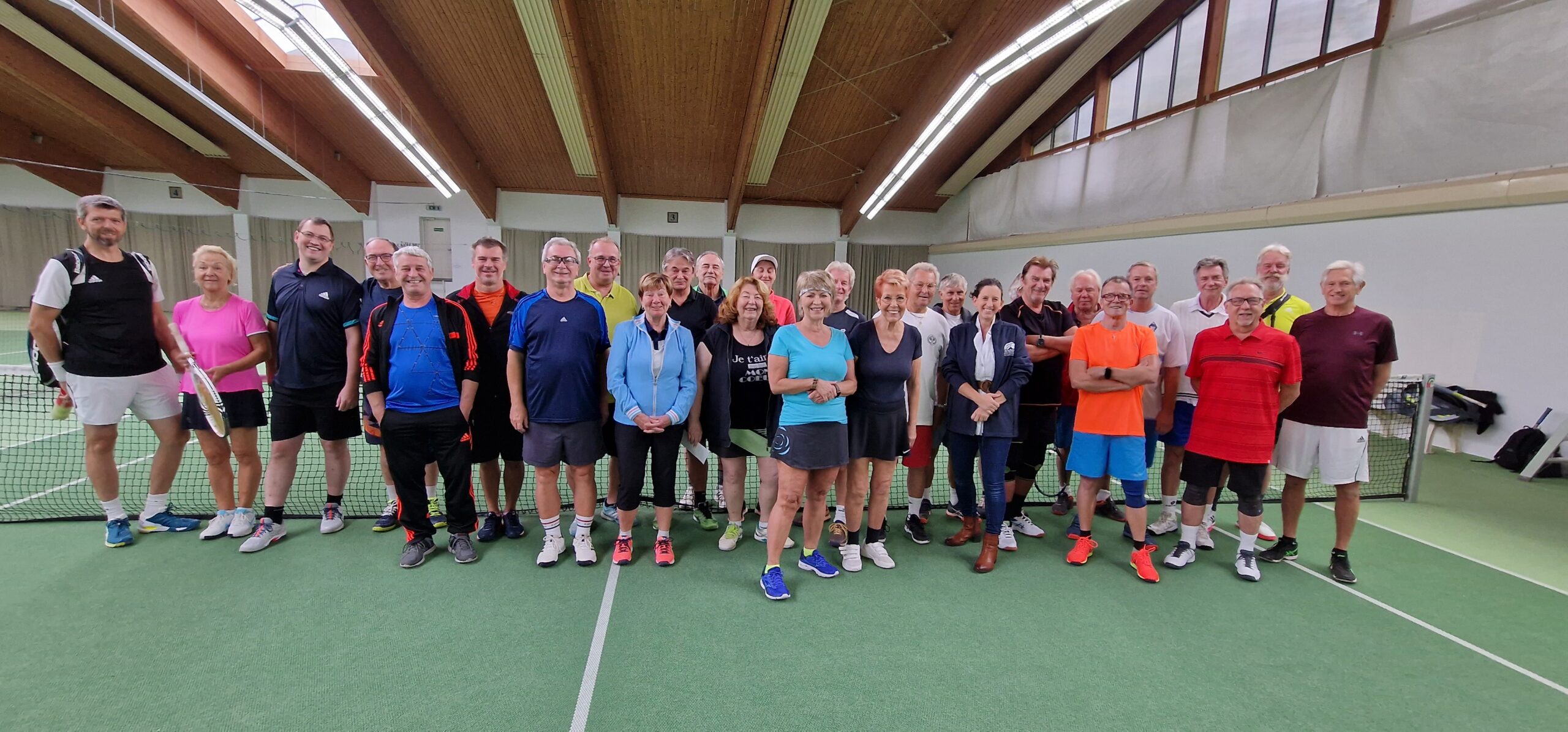 Tennisspieler-Gruppe eines Turniers auf Platz #3